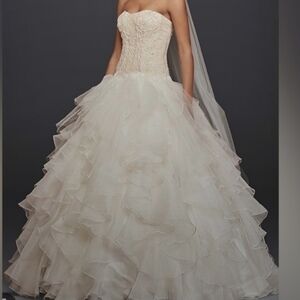 - Oleg Cassini Organza Ruffle Skirt Wedding Dress/gown… Style #CWG568